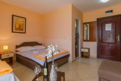 studio-apartmani-lara-c48danj-deus-travel-17